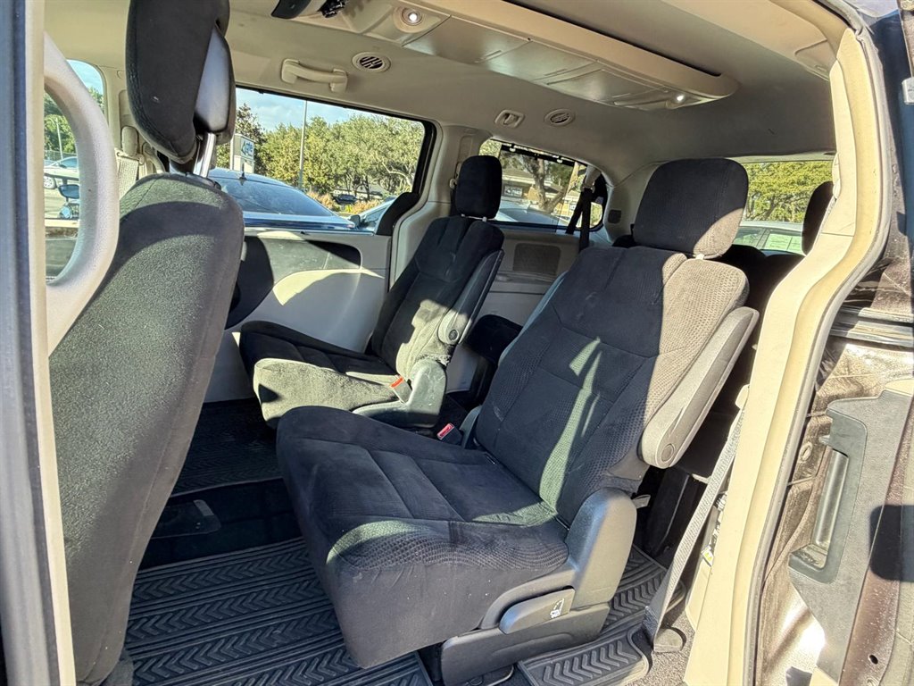 2015 Chrysler Town & Country Touring - Photo 8