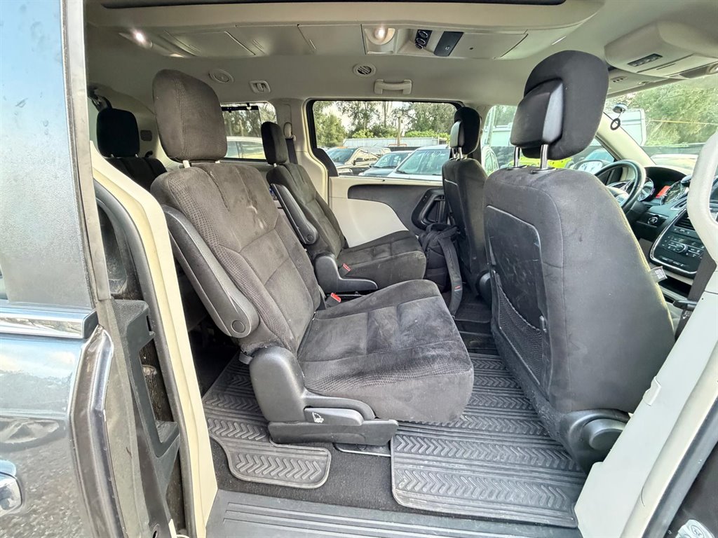 2015 Chrysler Town & Country Touring - Photo 9