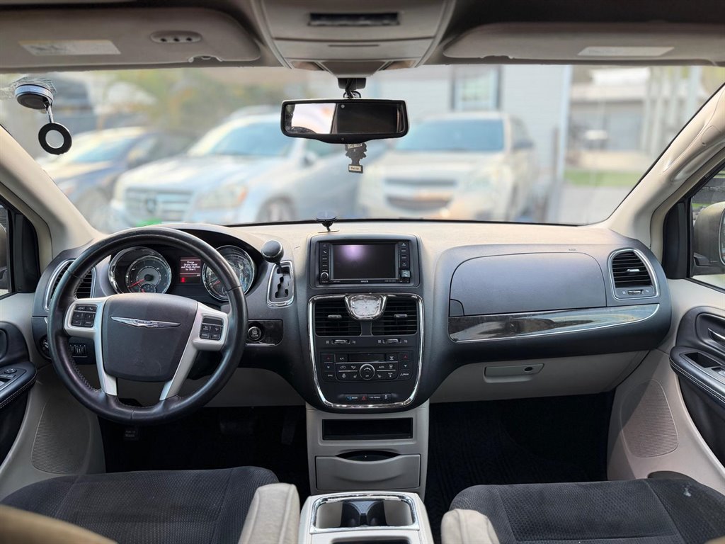 2015 Chrysler Town & Country Touring - Photo 6