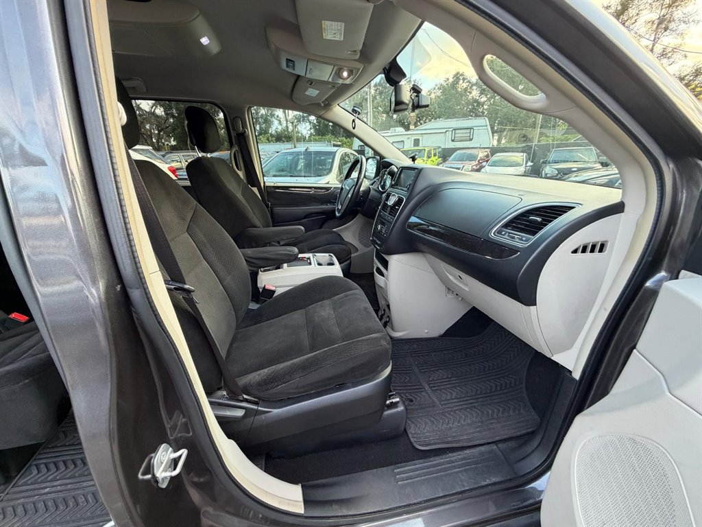 2015 Chrysler Town & Country Touring - Photo 7